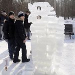 В Центральном ботаническом саду можно увидеть сказочных героев из снега и льда